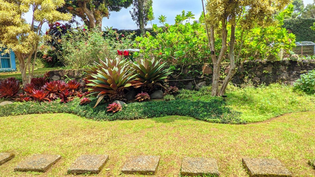 Garden Villas Cipanas Sindanglaya Exterior foto